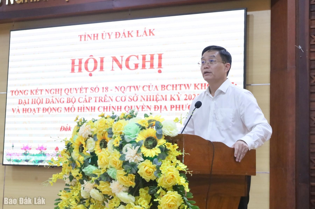 Đồng chí Nguyễn Đình Trung, Ủy viên Trung ương Đảng, Bí thư Tỉnh ủy phát biểu chỉ đạo hội nghị.